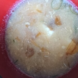 子供が喜ぶ(^^)簡単ヘルシー豆腐と卵の味噌汁♪